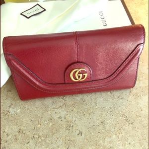 Authentic Gucci wallet. No Trades!